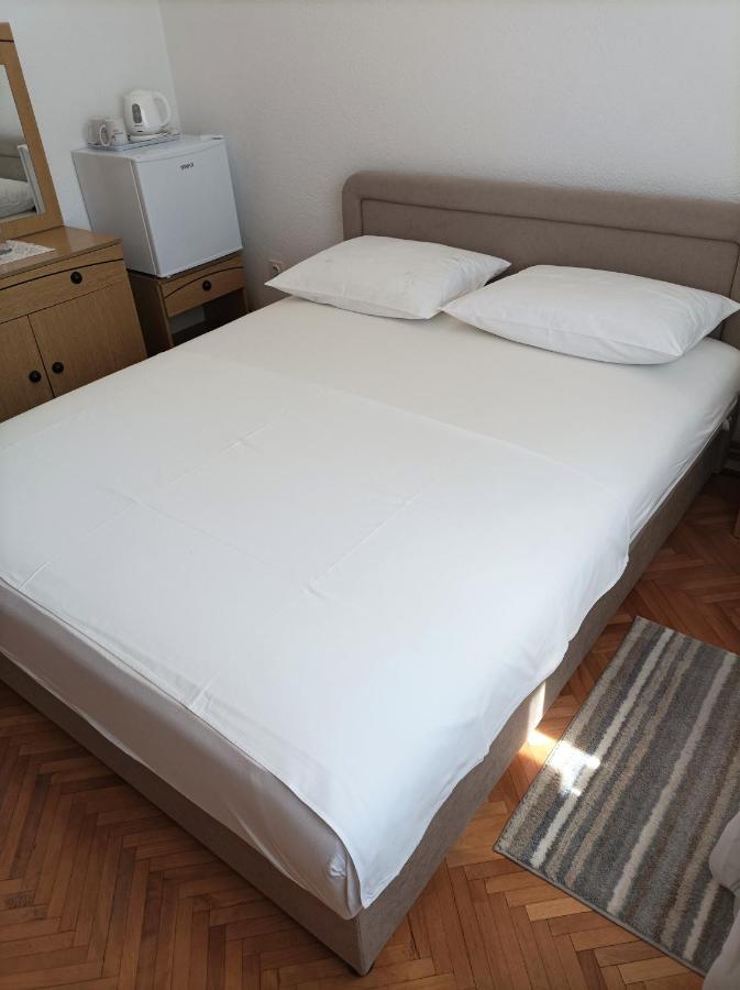 Apartment And Rooms Markovic 塞尼 外观 照片